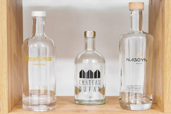 Bottiglie per l'acqua in vetro personalizzabili per i ristoranti