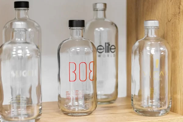 Bottiglie per l'acqua in vetro personalizzabili per i ristoranti