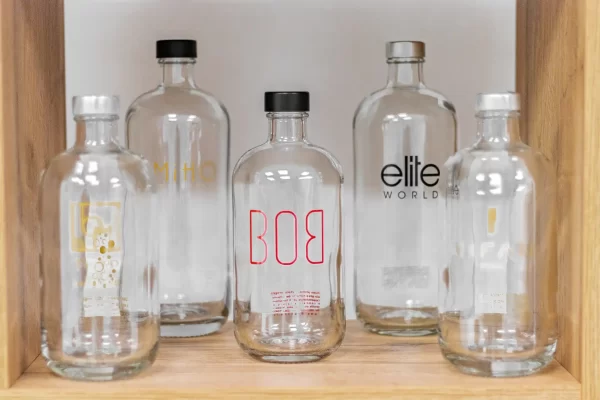 Bottiglie per l'acqua in vetro personalizzabili per i ristoranti