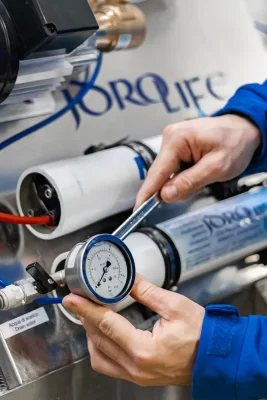 Test dell'impianto di osmotizzazione dell'acqua