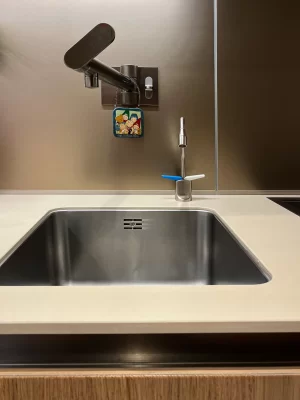 Appartamento a Monza con Impianto ad osmosi inversa con frigo gasazione e rubinetto meccanico a 3 vie