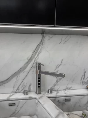 Impianto ad osmosi inversa con frigo-gasazione e rubinetto elettronico cinque vie1