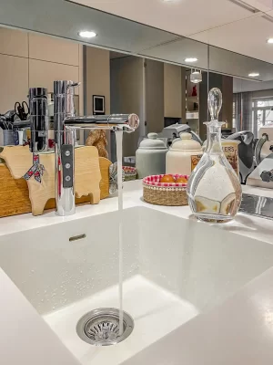 Impianto modello osmomatic con frigo-gasazione.Rubinetto 5 vie elettronico cromato