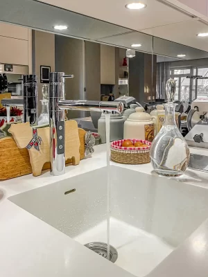 Impianto modello osmomatic con frigo-gasazione.Rubinetto 5 vie elettronico cromato