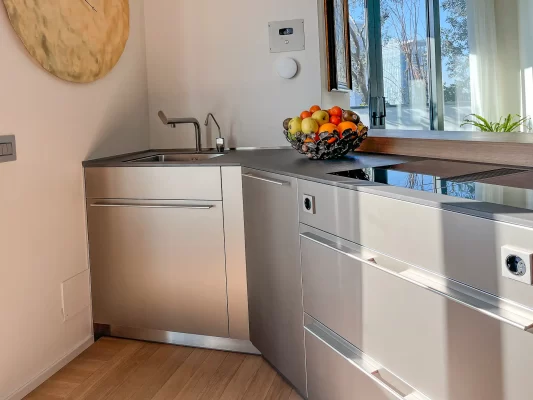 Osmy Frizz 110-Rubinetto elettronico con colorazione nichel spazzolato