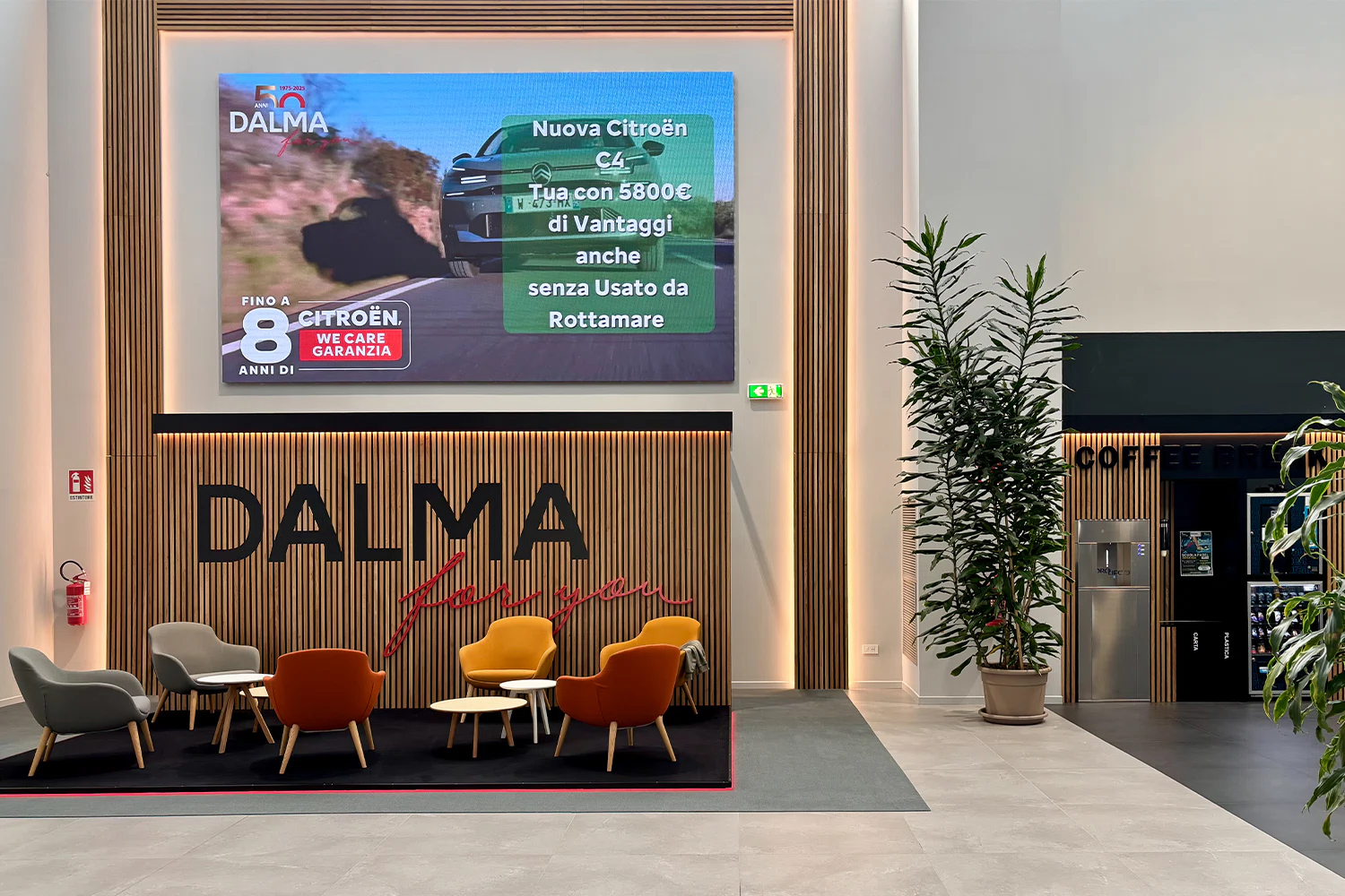 Concessionaria DALMA Distributore elettronico con Osmy Frizz 220 per erogazione acqua ad osmosi inversa liscia ambiente fredda frizzante e liscia fredda